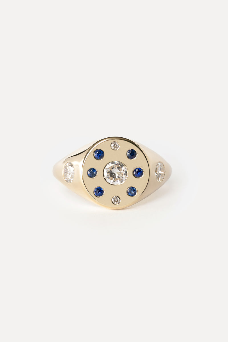 Signet ring with sapphires and diamonds in yellow gold on a white background